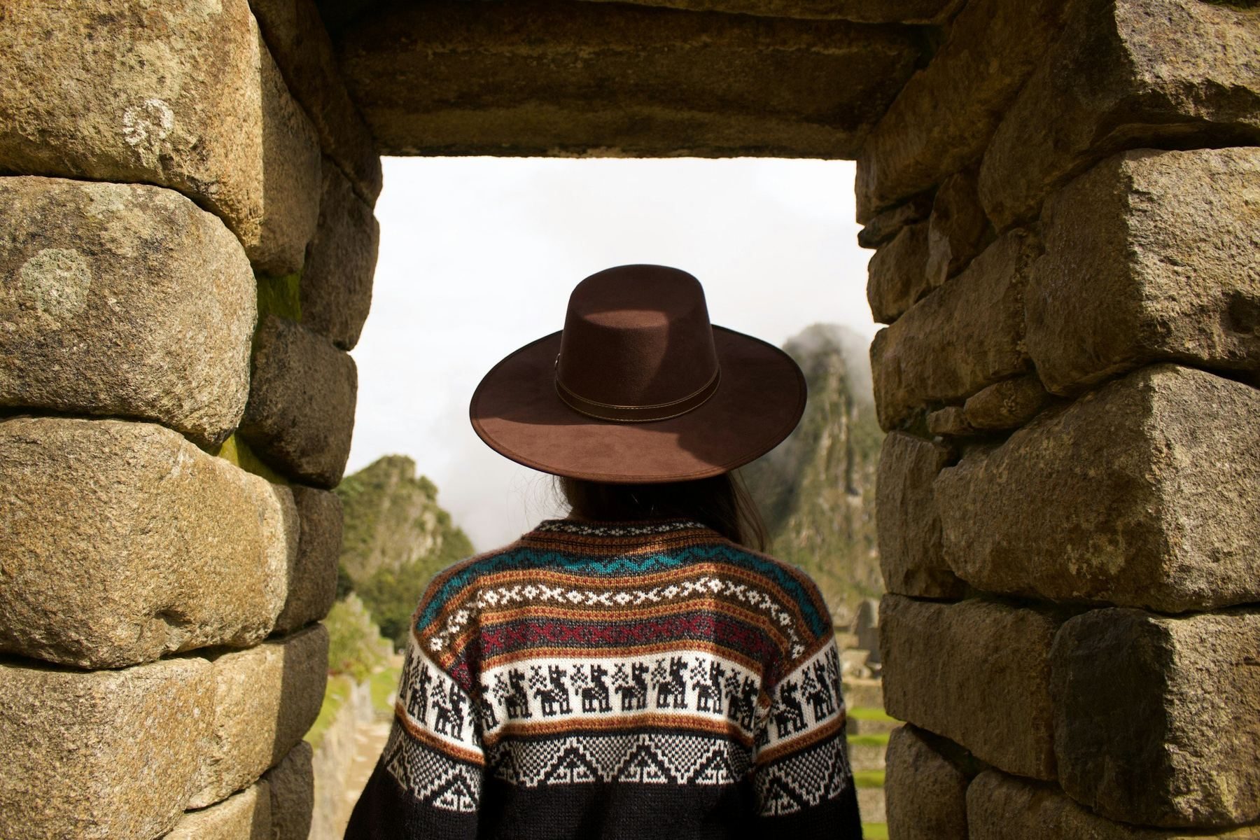 Umbral de piedra inca en el Valle Sagrado, Perú
